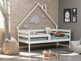 Детская кровать-домик из массива березы Соня-2